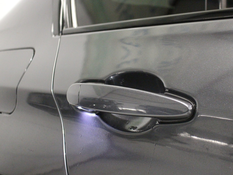 2018 BMW 3 Series - image 18