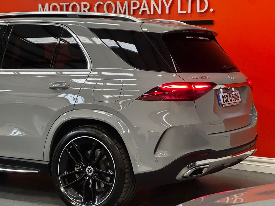 2025 Mercedes-Benz GLE Class - image 10