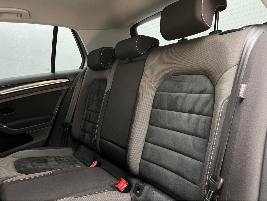 2016 Volkswagen Golf - image 20
