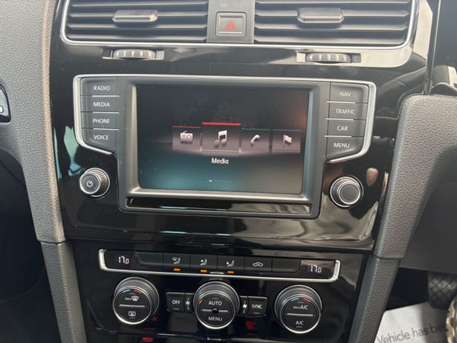 2016 Volkswagen Golf - image 25