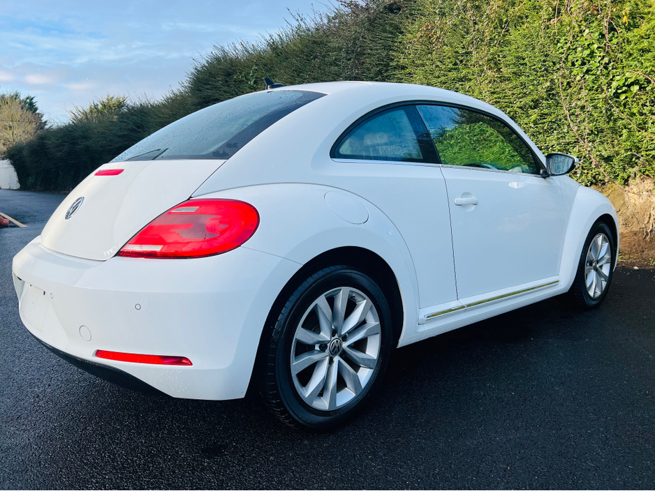 2015 Volkswagen Beetle - image 4