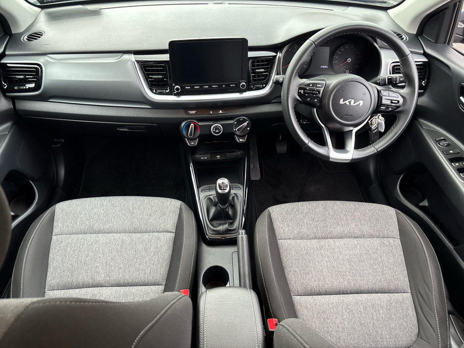 2023 Kia Stonic - image 10