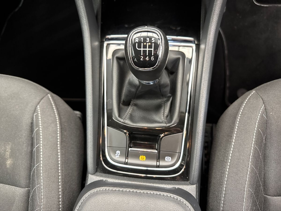 2020 Skoda Karoq - image 16