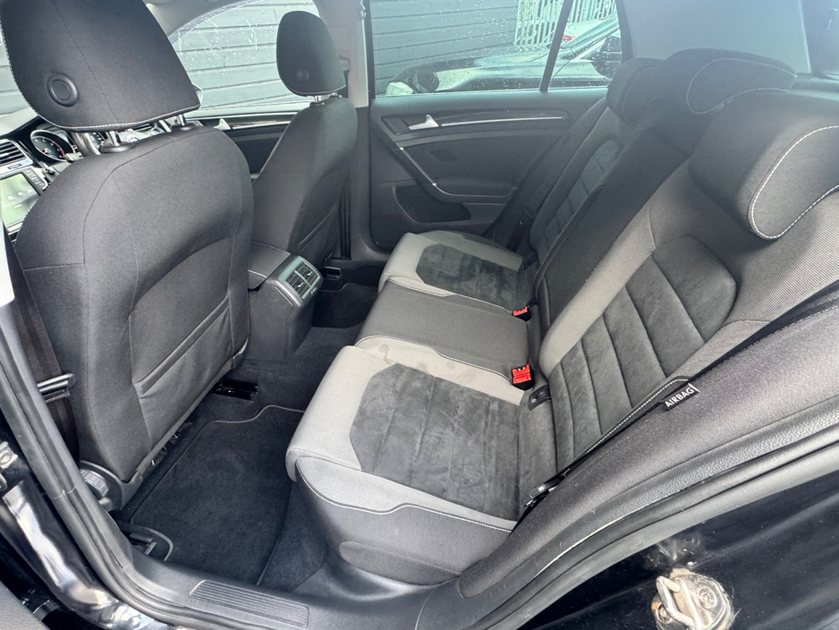 2016 Volkswagen Golf - image 11