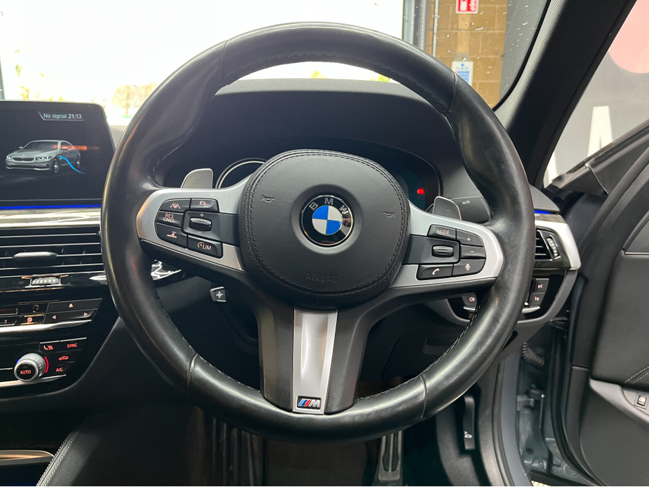2019 BMW 5 Series - image 11