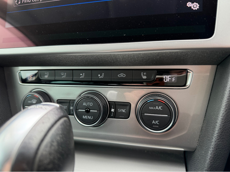 2020 Volkswagen Passat - image 22