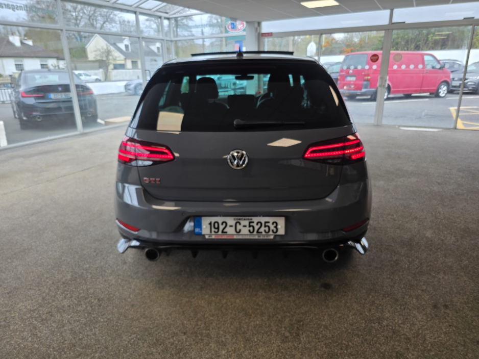 2019 Volkswagen Golf - image 4