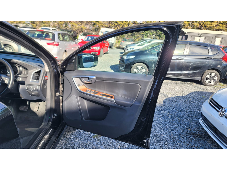 2016 Volvo XC60 - image 13