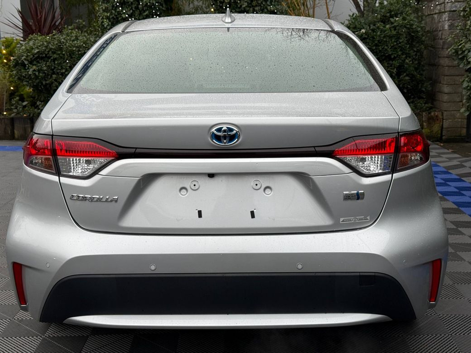2020 Toyota Corolla 1.8 HYBRID // HEATED SEATS // REVERSE CAMERA // ADAPTIVE CRUISE CONTROL €19,900