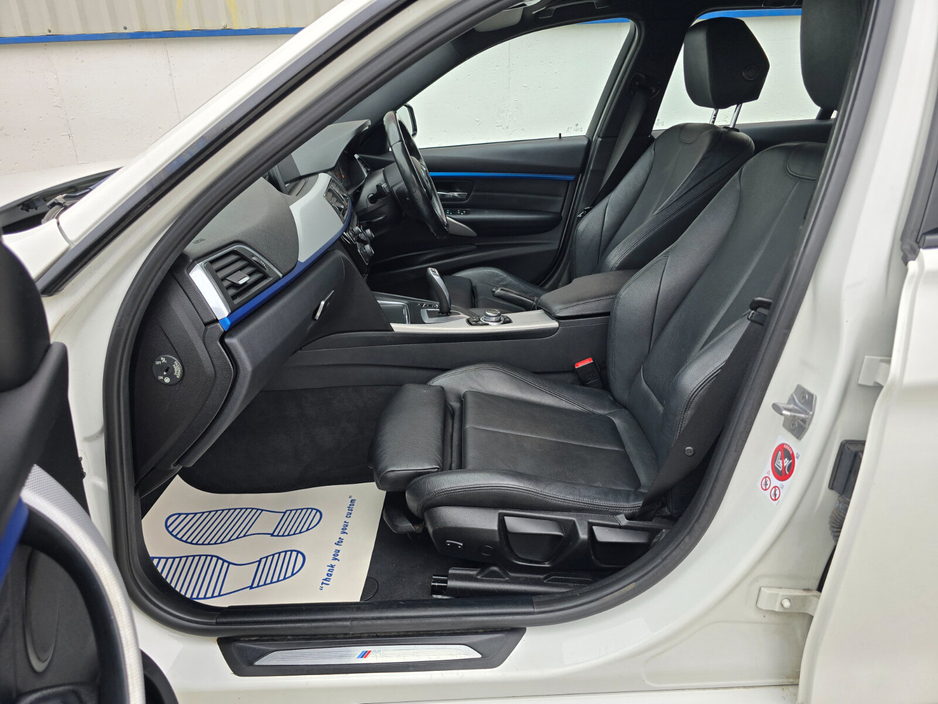 2017 BMW 3 Series - image 14