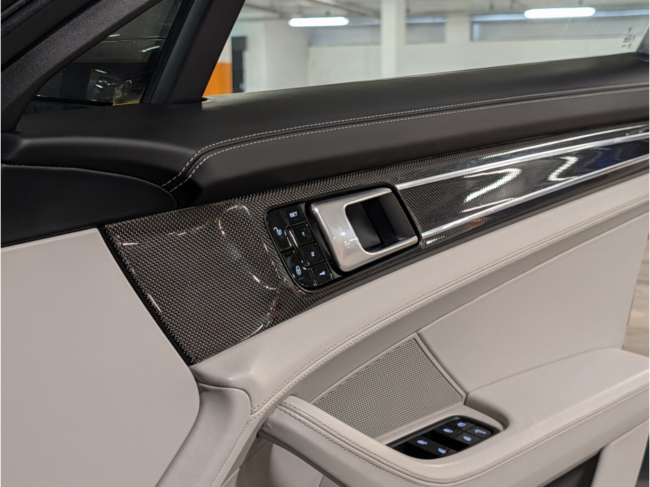 2018 Porsche Panamera - image 23