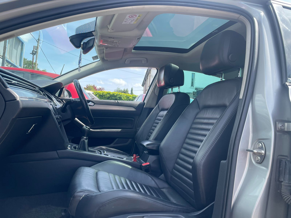 2015 Volkswagen Passat - image 6