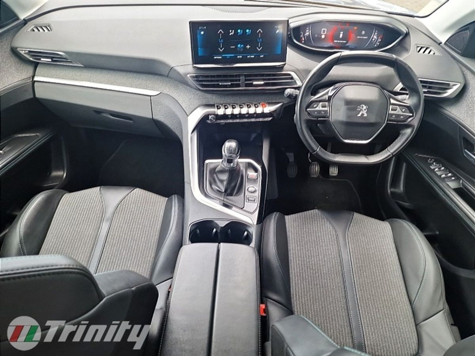 2022 Peugeot 3008 - image 2