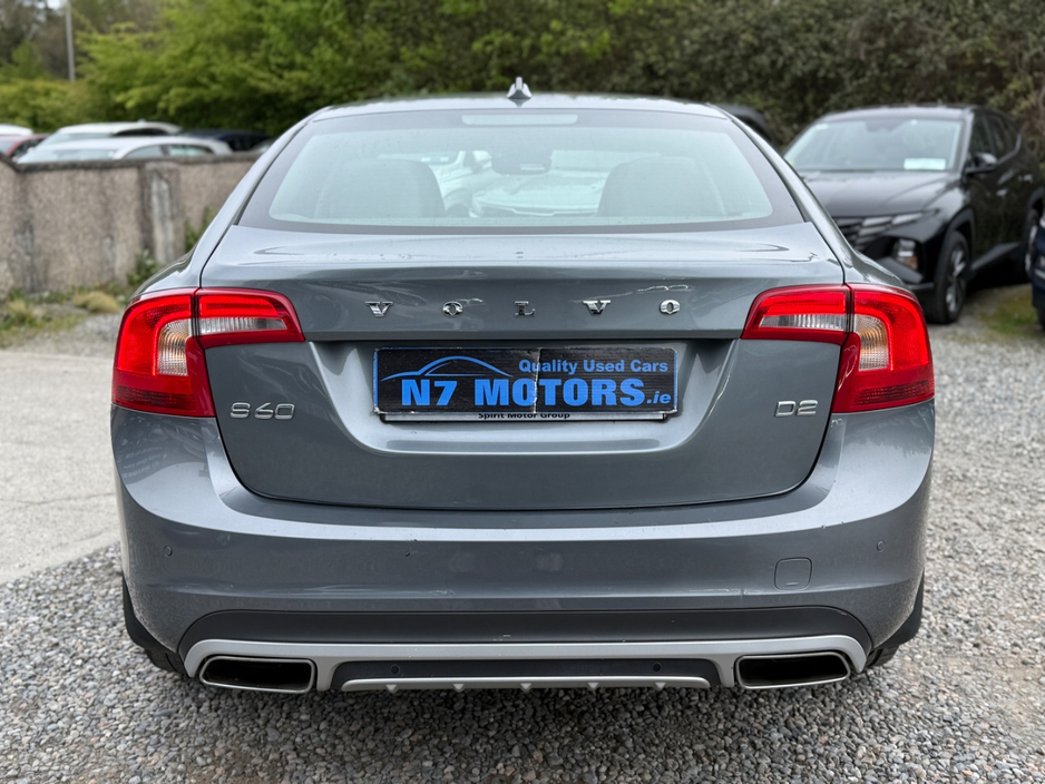 2015 Volvo S60 - image 4