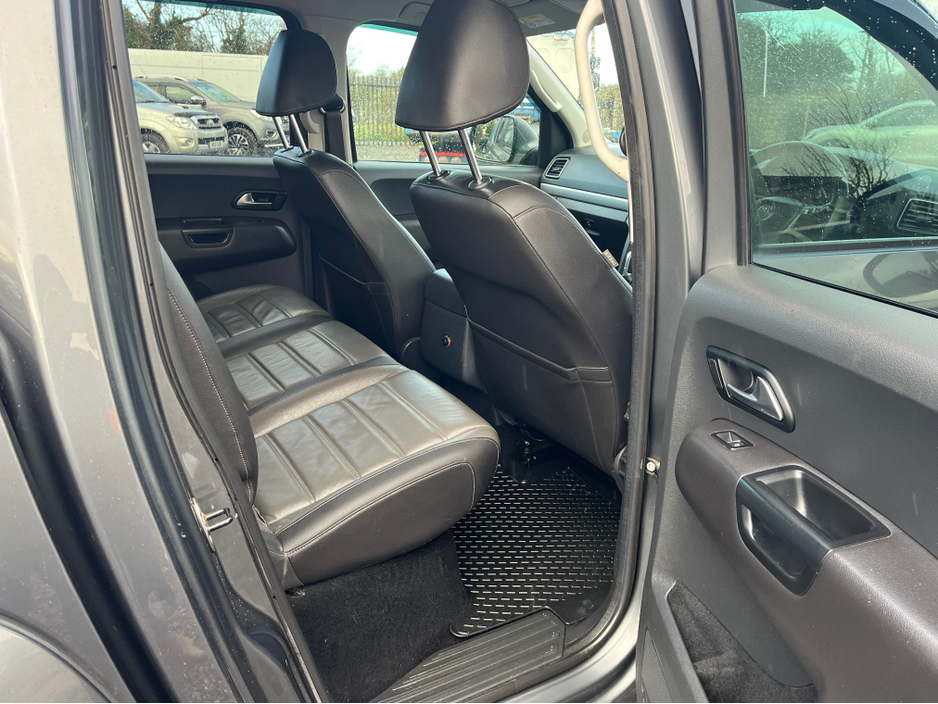 2017 Volkswagen Amarok - image 10