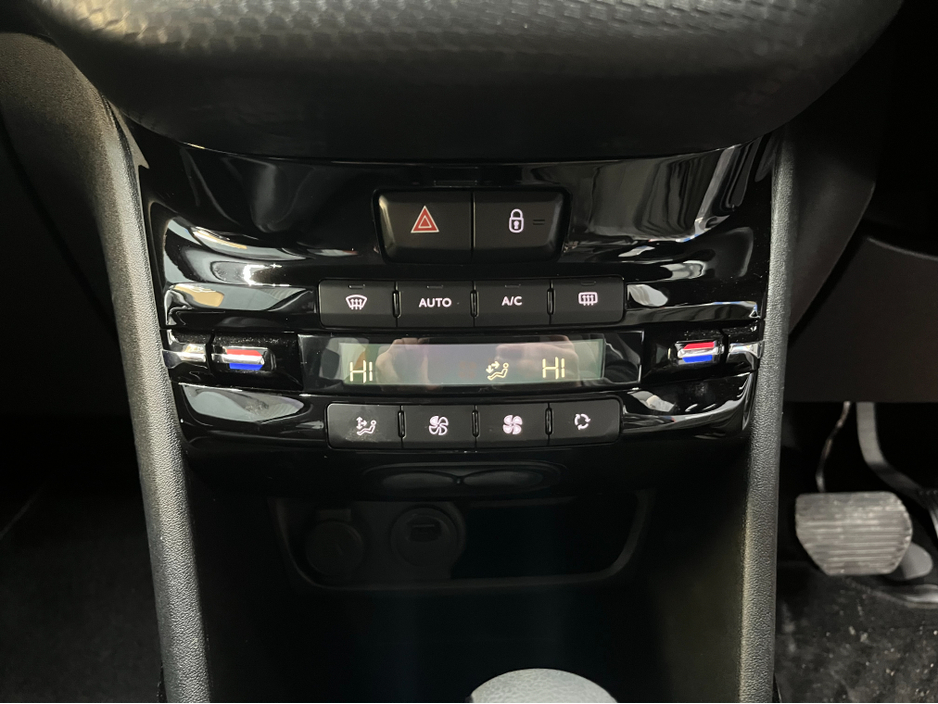 2018 Peugeot 2008 €14950! 2018 PEUGEOT 2008 AUTOMATIC ALLURE 1.2 AUTOMATIC / CRUISE CONTROL / REVERSE CAMERA AND MORE €14,950