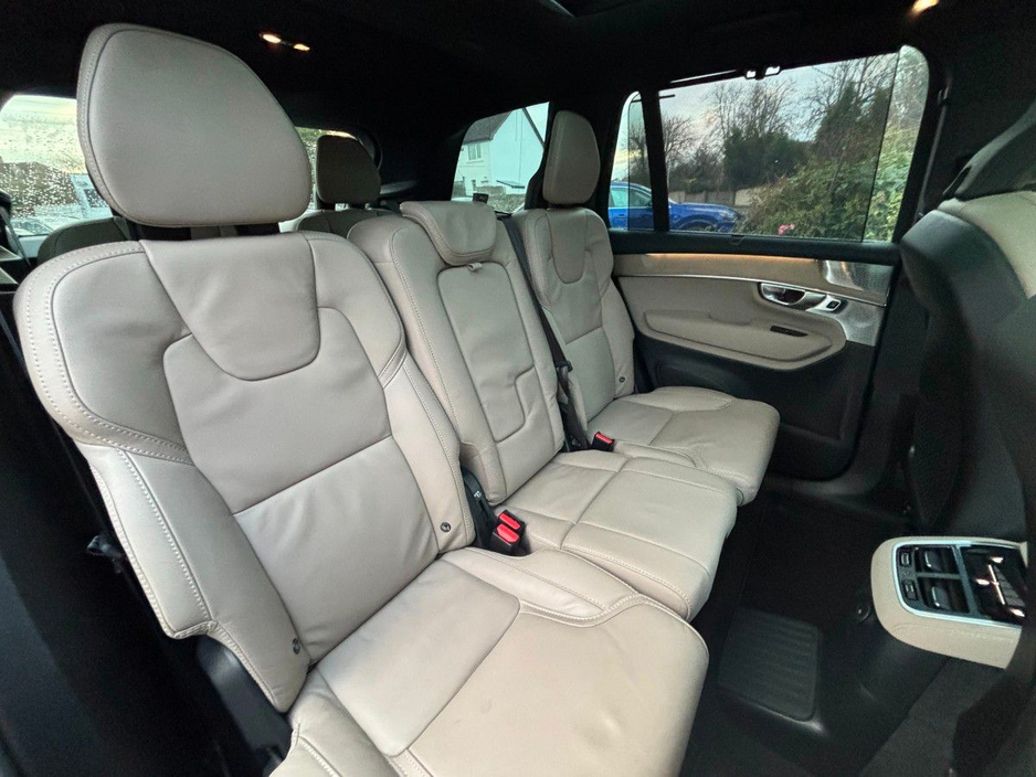 2025 Volvo XC90 - image 12