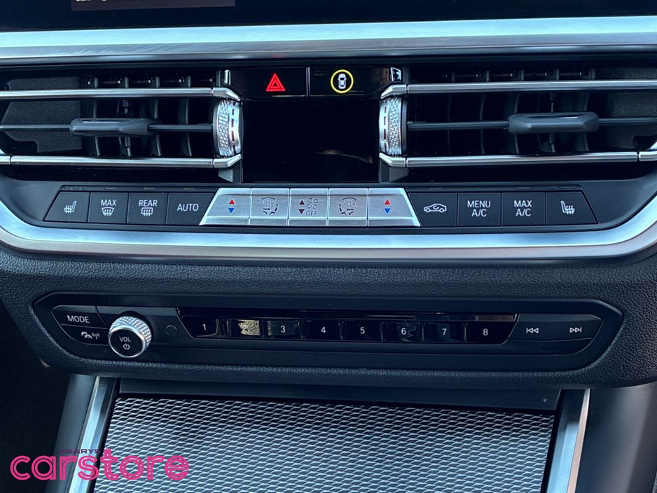 2021 BMW 3 Series - image 23