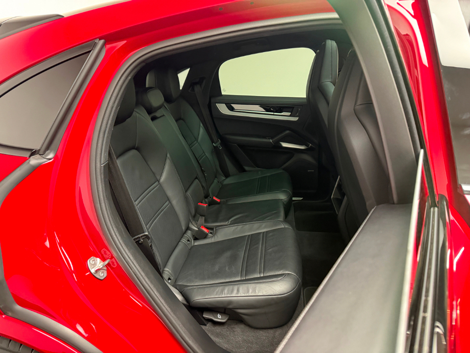 2024 Porsche Cayenne - image 16