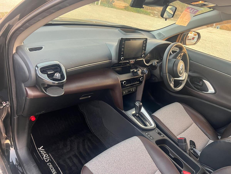 2021 Toyota Yaris Cross - image 2