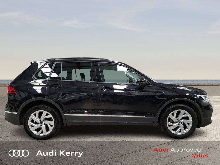 2022 Volkswagen Tiguan - image 8