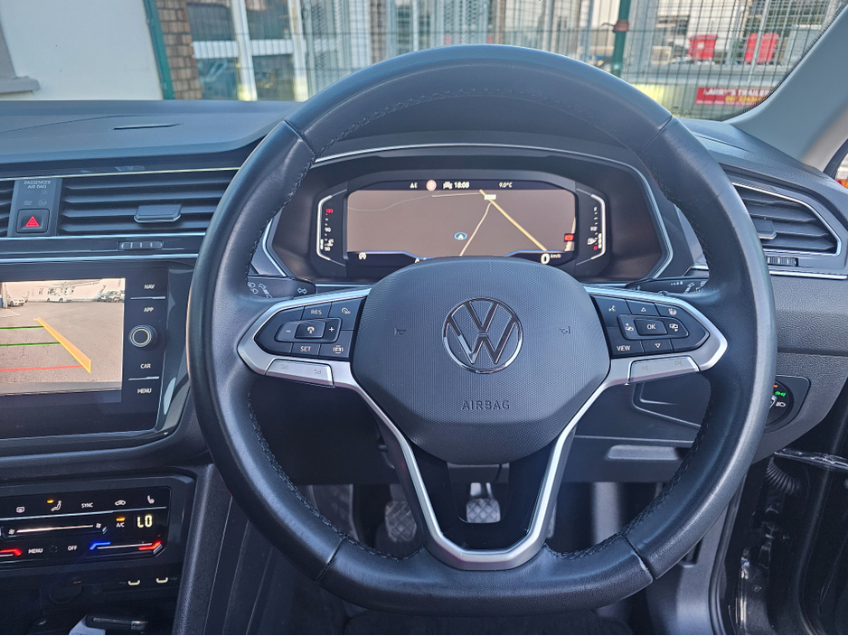 2023 Volkswagen Tiguan - image 18
