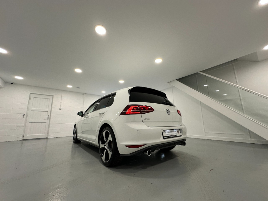 2014 Volkswagen Golf - image 13