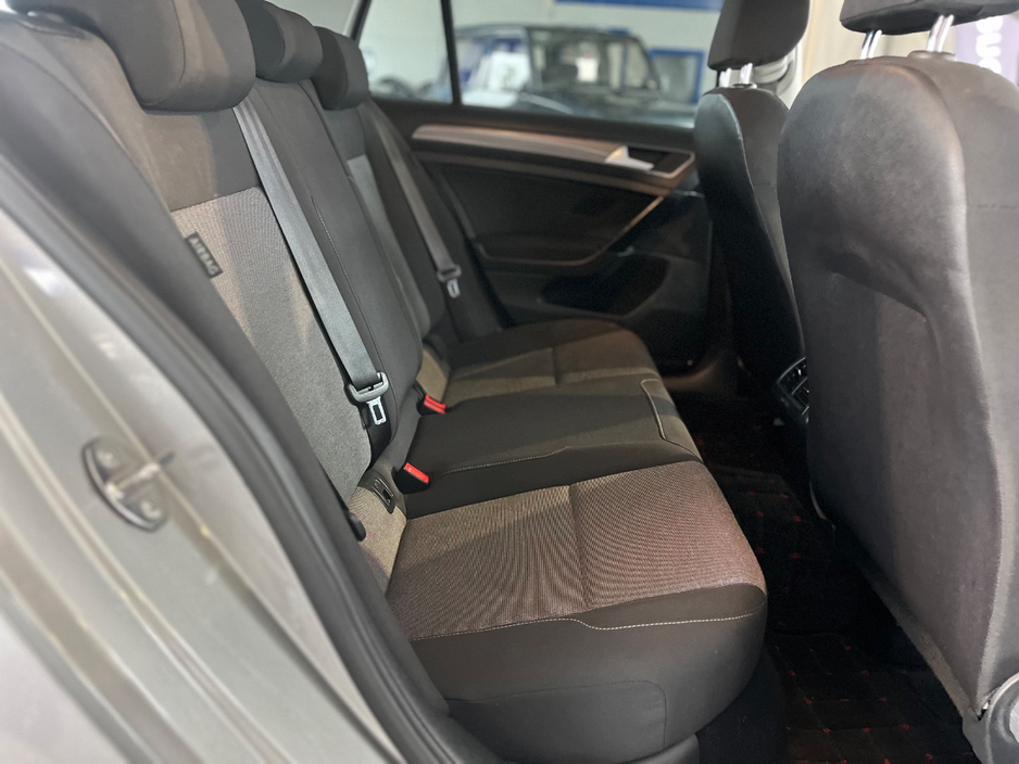 2016 Volkswagen Golf - image 11