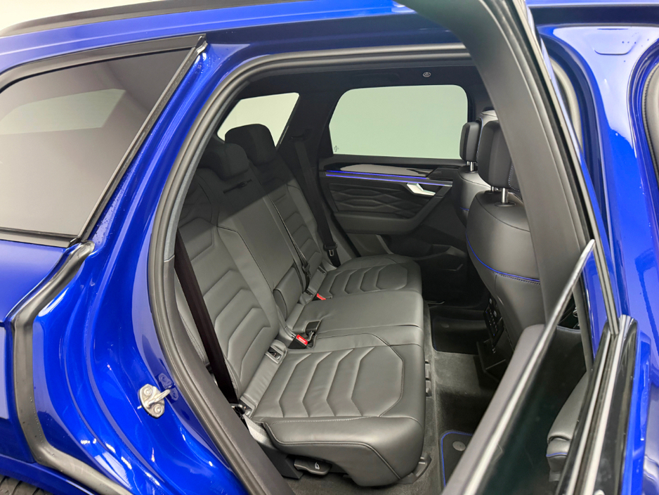 2025 Volkswagen Touareg - image 14