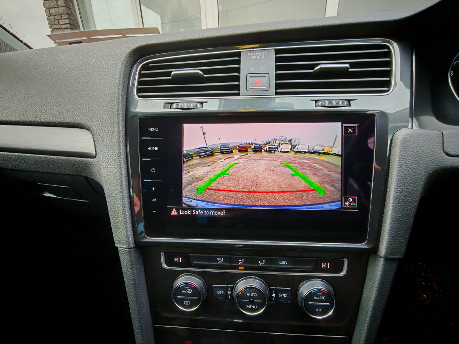 2017 Volkswagen Golf - image 2