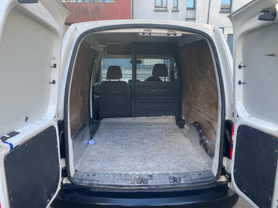 2014 Volkswagen Caddy - image 11