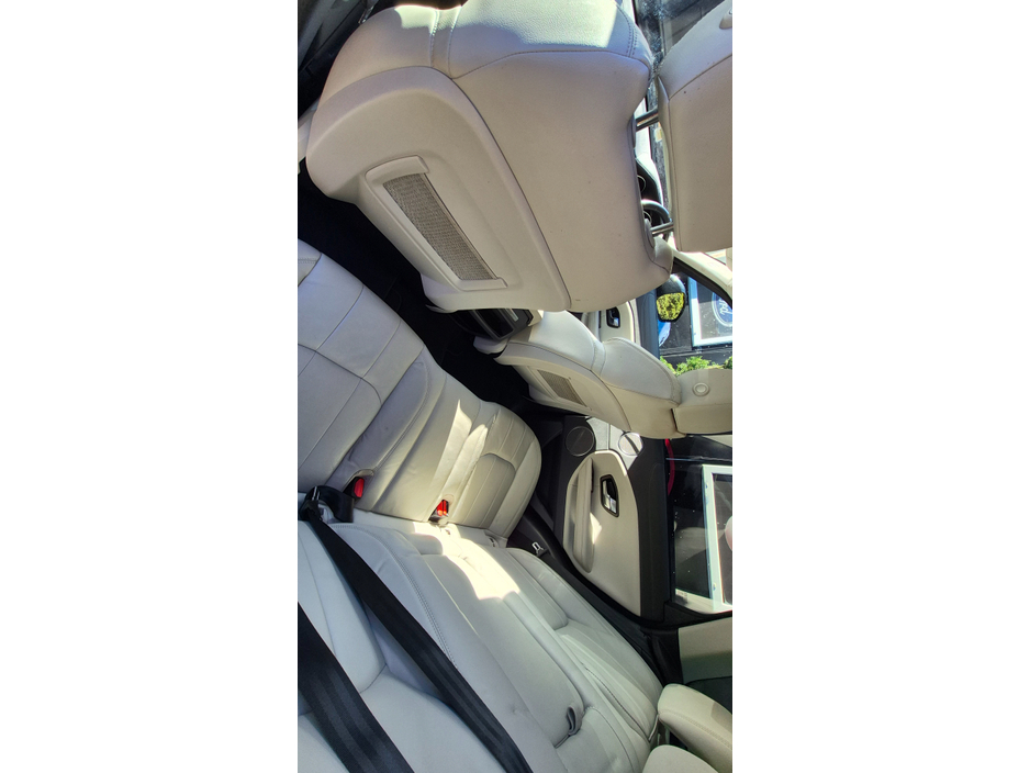 2019 Land Rover Range Rover Evoque - image 9