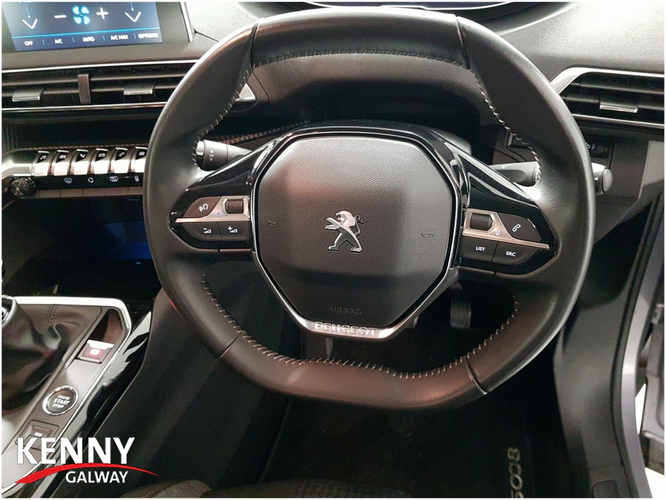 2022 Peugeot 5008 - image 23