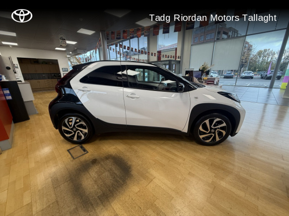 2025 Toyota Aygo X DESIGN (WHITE) * SHOWROOM PRE REG MODEL* NO MILEAGE * €22,950