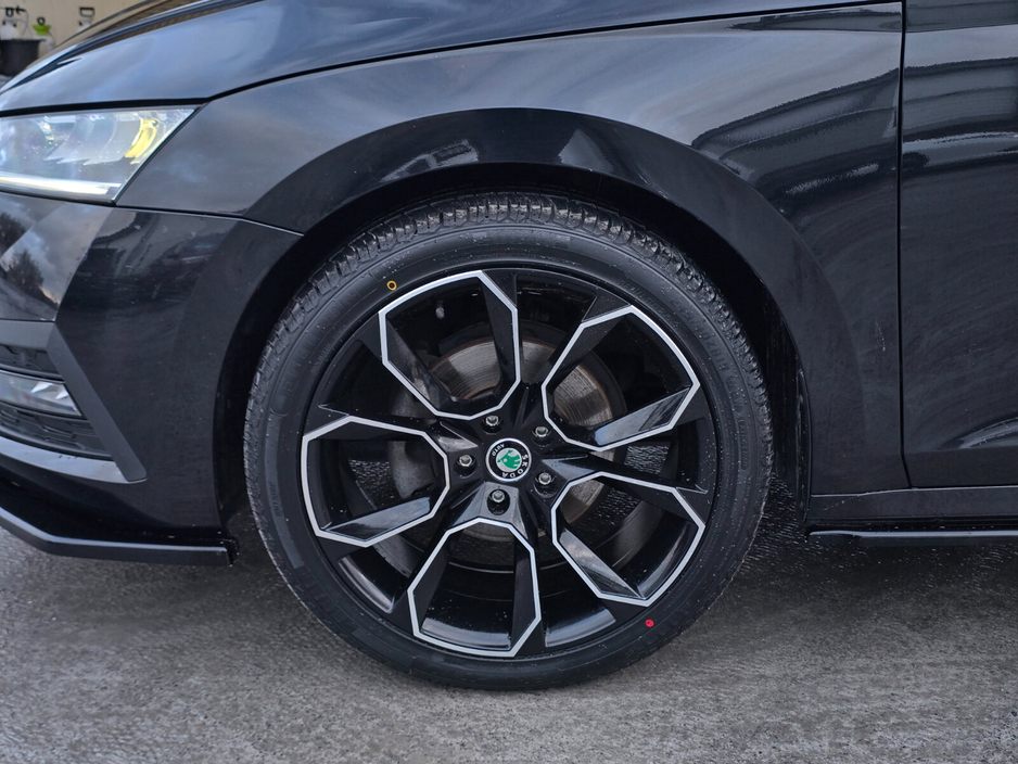 2022 Skoda Octavia - image 16
