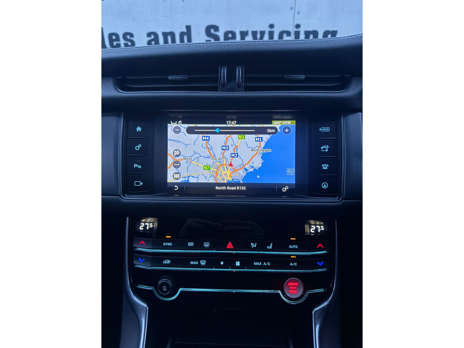 2017 Jaguar XF - image 29