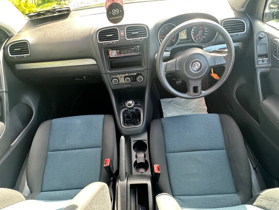 2011 Volkswagen Golf - image 5