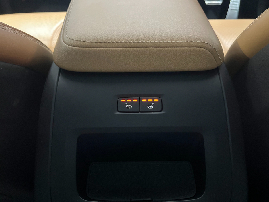 2023 Volvo XC60 €47950 2023 VOLVO XC46 RECHARGE PRECHARGE ULTIMATE T6 AWD PLUG 2.0 AUTOMATIC / CRUISE CONTROL / 360° CAMERA / ELECTRIC MEMORY & HEATED SEATS / PANORAMIC SUNROOF / APPLE CARPLAY / HEATED REAR SEATS €47,950