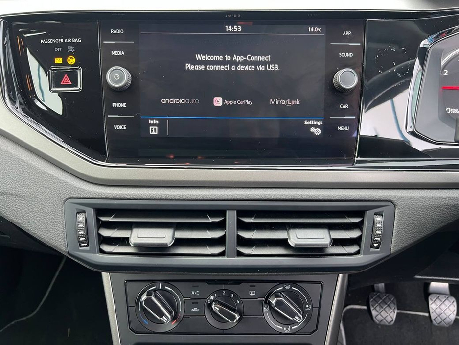 2018 Volkswagen Polo - image 7