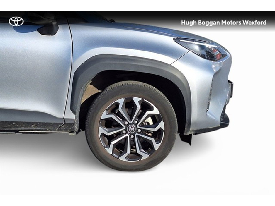 2024 Toyota Yaris Cross - image 14