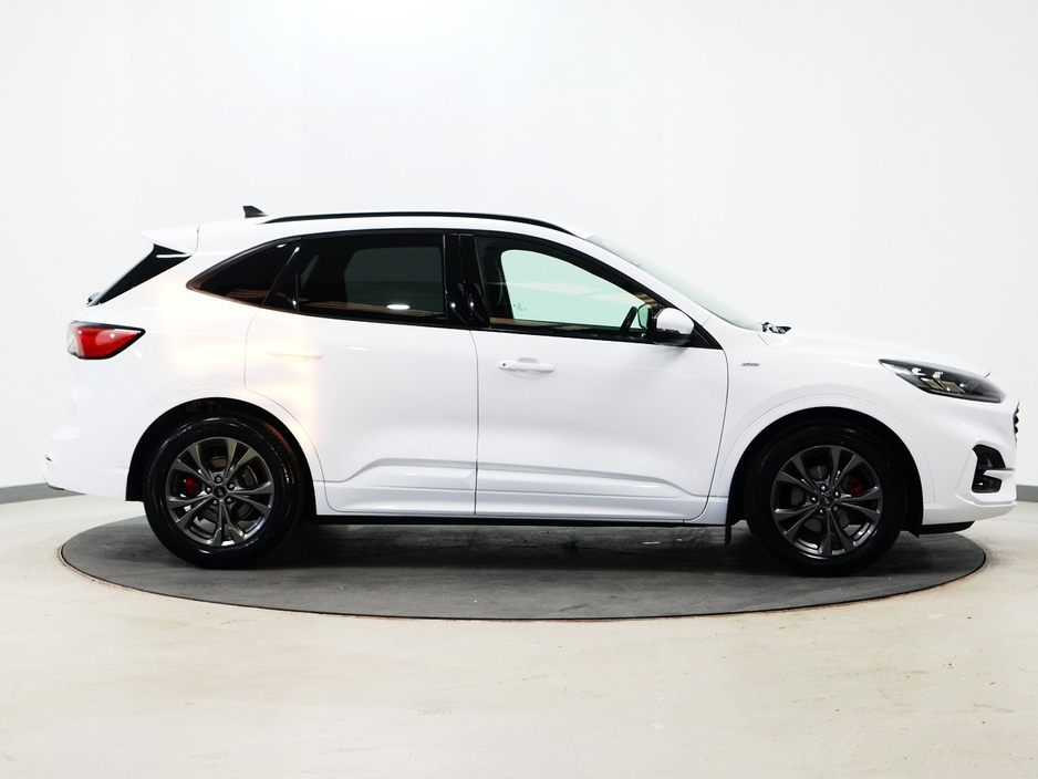 2021 Ford Kuga - image 3