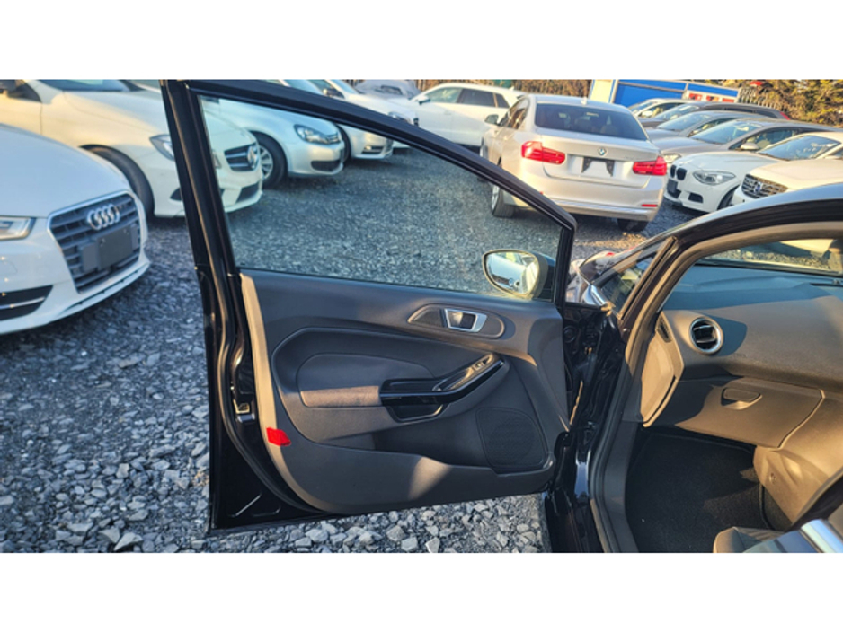 2015 Ford Fiesta - image 6