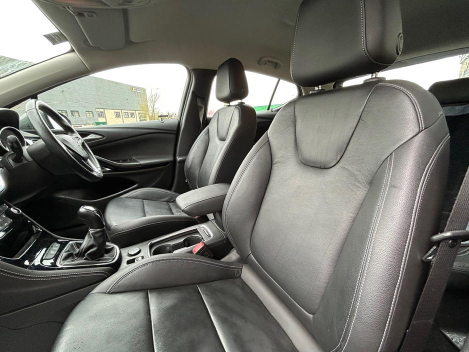 2017 Opel Astra - image 13