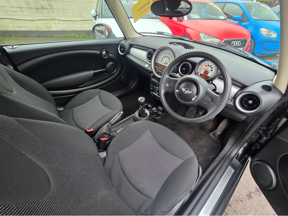 2014 MINI Hatch - image 11