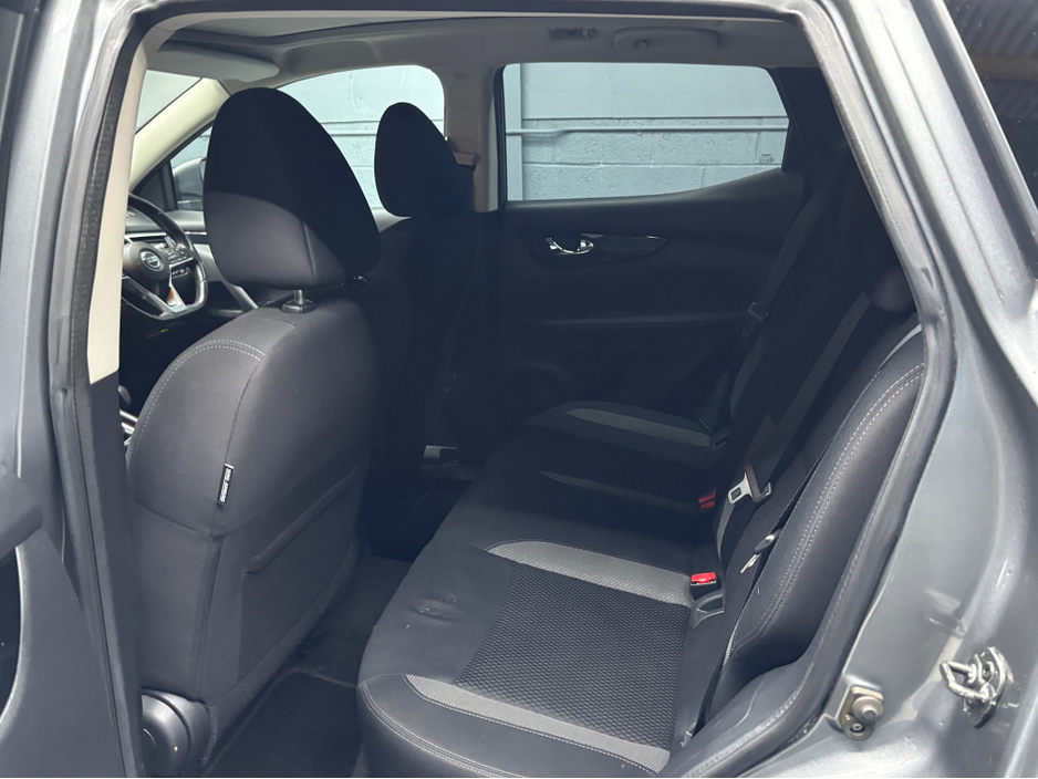 2018 Nissan Qashqai - image 3