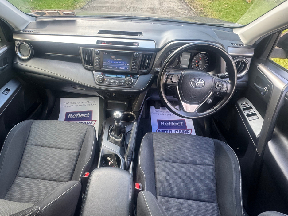 2016 Toyota Rav4 - image 10