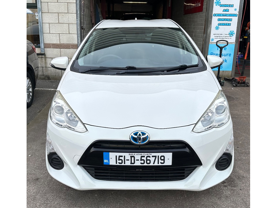 2015 Toyota Aqua - image 3