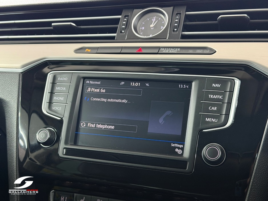 2017 Volkswagen Passat - image 29