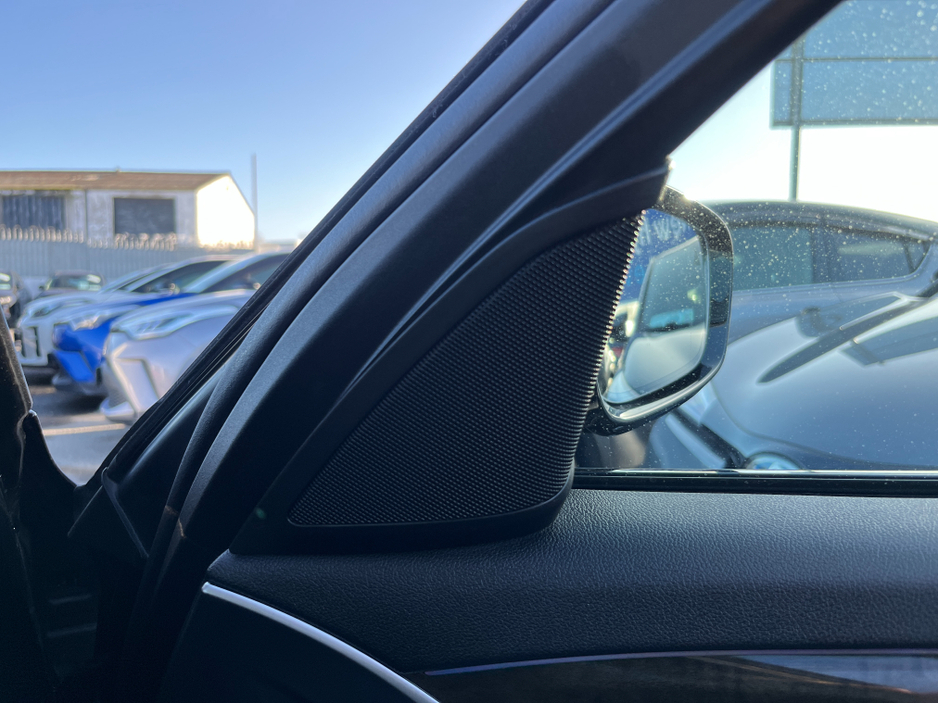 2018 BMW 5 Series - image 14