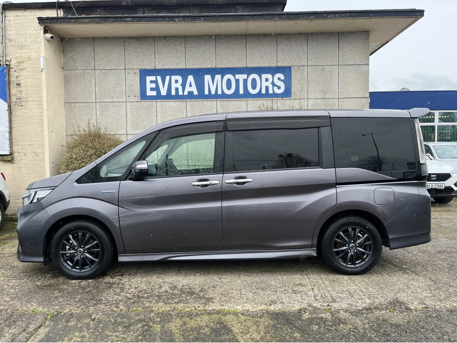 2019 Honda Stepwagon - image 7